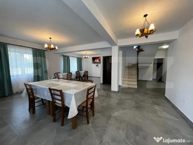 Casă cu 8 camere cu Teren 750 Mp în Tău