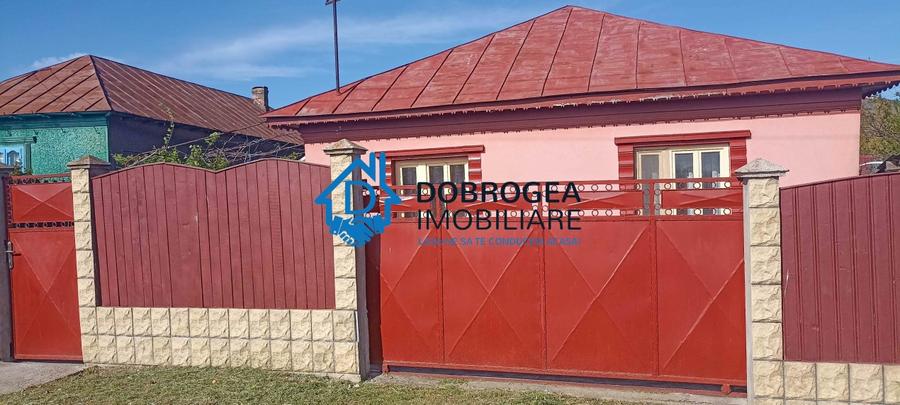Casă individuală cu 4 camere cu Teren 990 Mp în Mahmudia