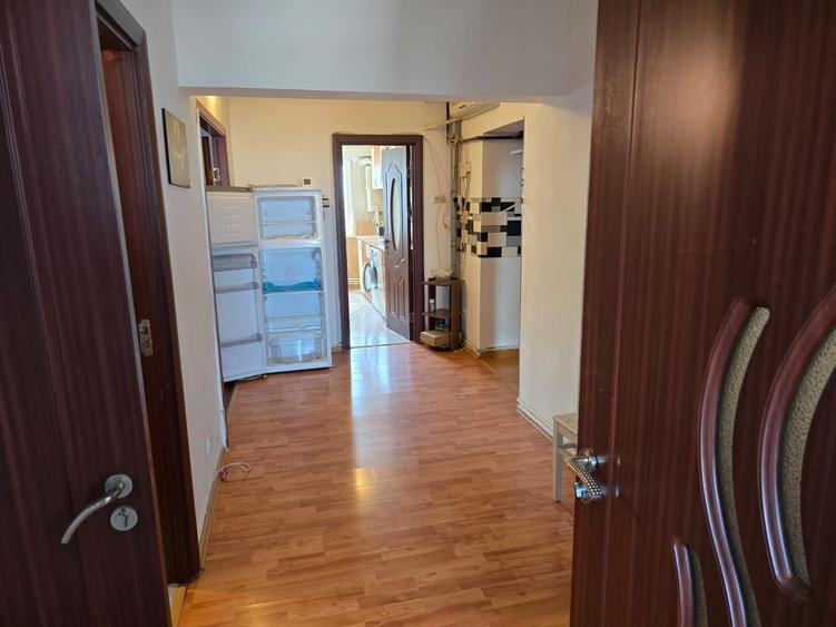 Apartament cu 3 camere decomandat în Casa de Cultură