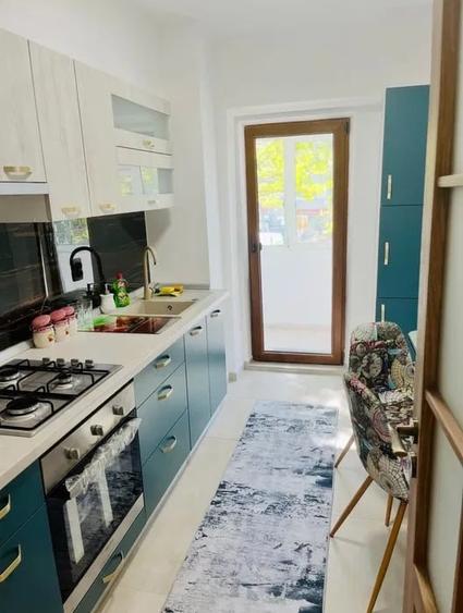 Apartament cu 3 camere decomandat, mobilat în Podul de Fier