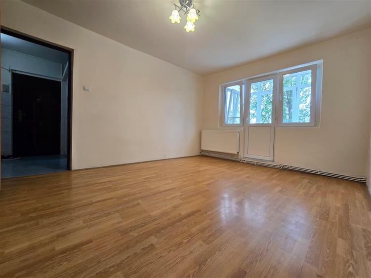 Apartament cu 2 camere semidecomandat în Mircea cel Bătrân
