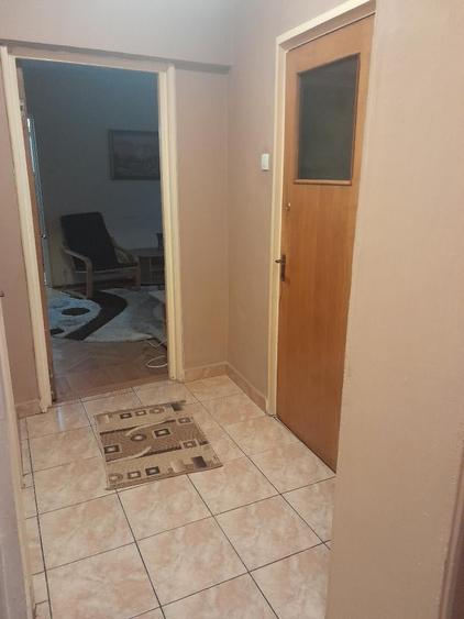 Apartament cu 3 camere semidecomandat în Drumul Taberei