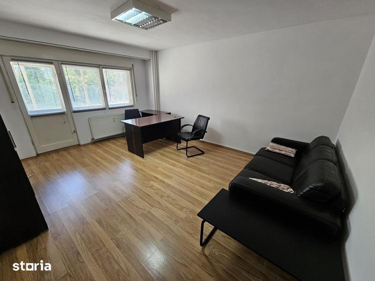 Garsonieră decomandată în Decebal