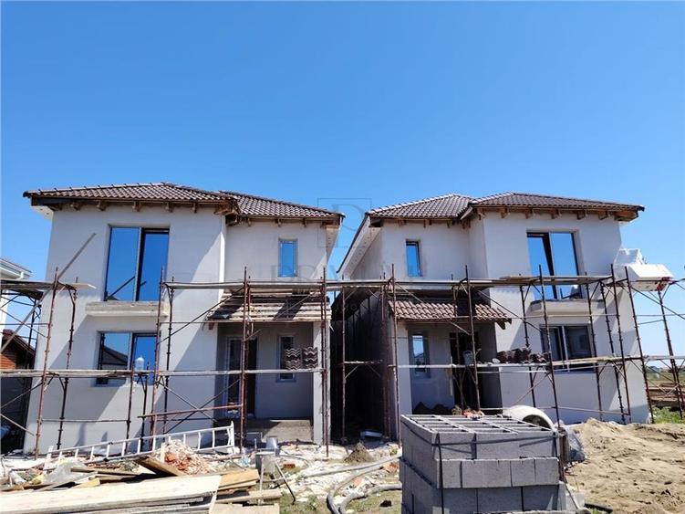 Duplex cu 4 camere cu Canalizare în Moșnița Veche