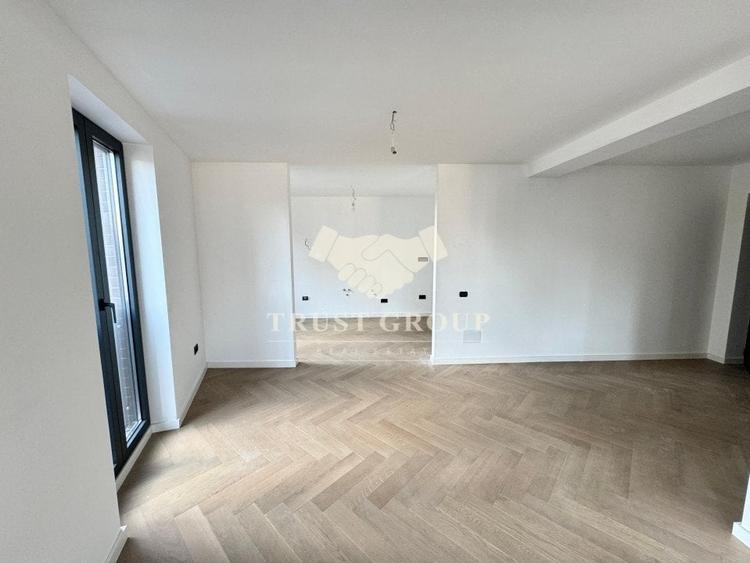 Apartament cu 4 camere decomandat în Dorobanți