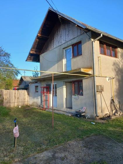 Casă cu 4 camere în Gherghița