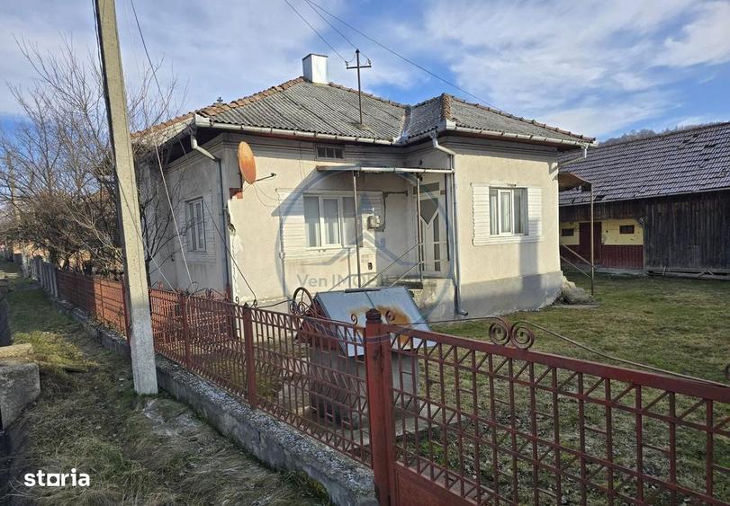 Casă cu 3 camere în Prundu Bârgăului