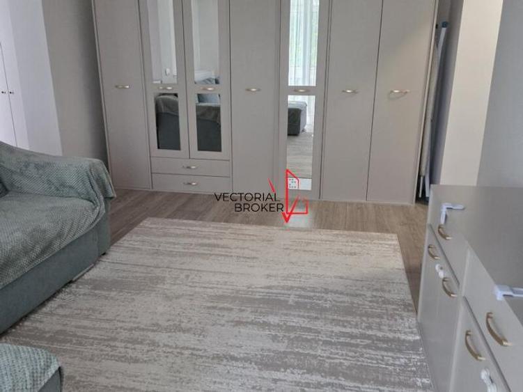 Apartament cu 3 camere semidecomandat în Basarabia