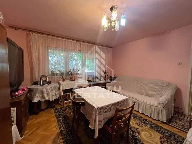 Apartament cu 3 camere decomandat în Girocului