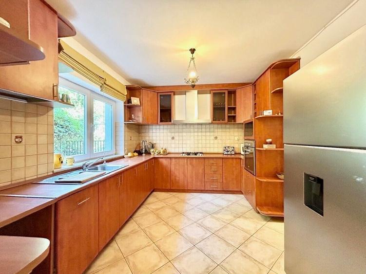 Duplex cu 4 camere cu Canalizare în Iancu Nicolae