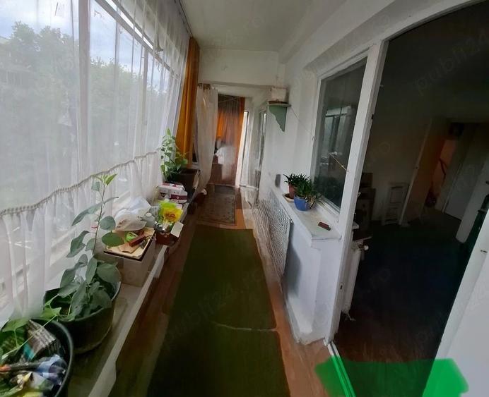 Apartament cu 3 camere decomandat în Exterior Vest