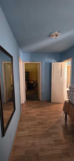 Apartament cu 3 camere semidecomandat în Palazu Mare
