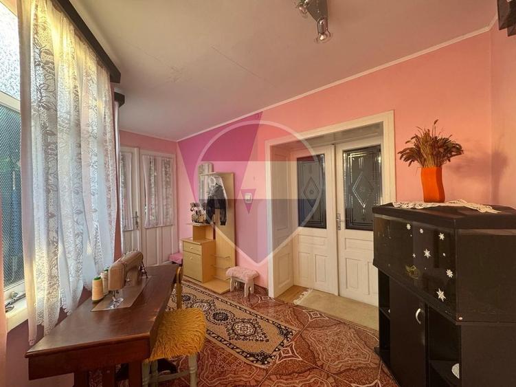 Casă individuală cu 4 camere cu Teren 1439 Mp în Semlac