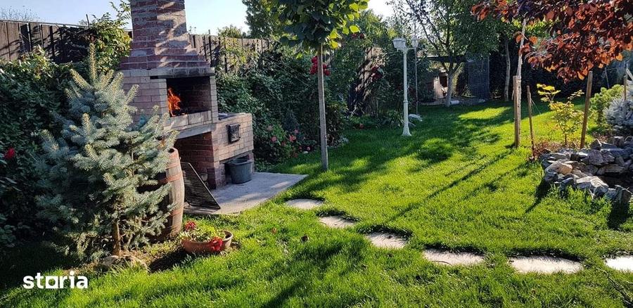 Casă cu 6 camere cu Teren 1000 Mp în Vărăști
