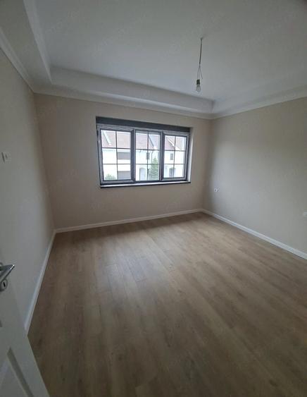 Casă cu 5 camere cu Teren 250 Mp în Torontalului