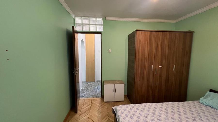 Apartament cu 3 camere decomandat, mobilat în Dristor