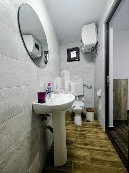 Casă individuală cu 6 camere cu Canalizare în Central