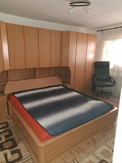 Apartament cu 4 camere decomandat în Coman