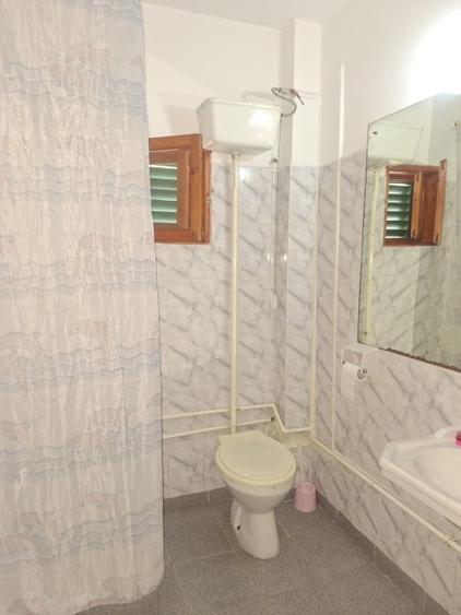 Casă individuală cu 4 camere cu Canalizare în Izvoarele