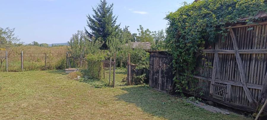 Casă cu 3 camere în Acățari