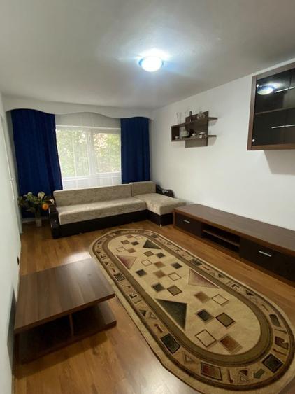 Inchiriez apartament 2 camere, decomandat, etaj 2, strada Sovata nr. 31 - 1