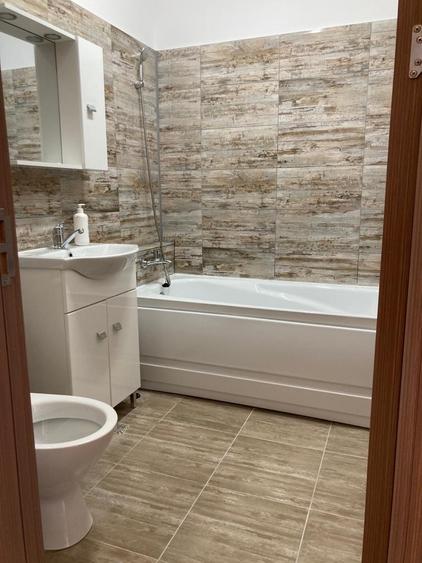Apartament semidecomandat în Domenii