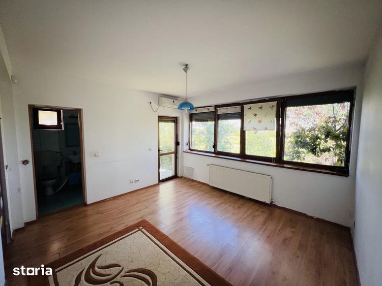 Casă cu 5 camere cu Teren 200 Mp în Central