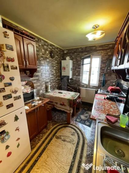 Apartament cu 2 camere semidecomandat, mobilat în Craiovița Nouă