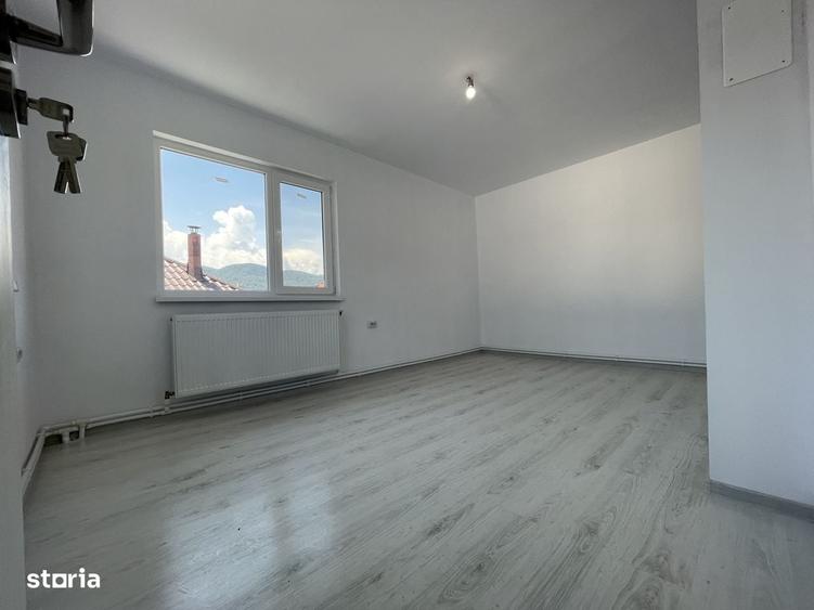 Casă cu 4 camere în Gara Veche