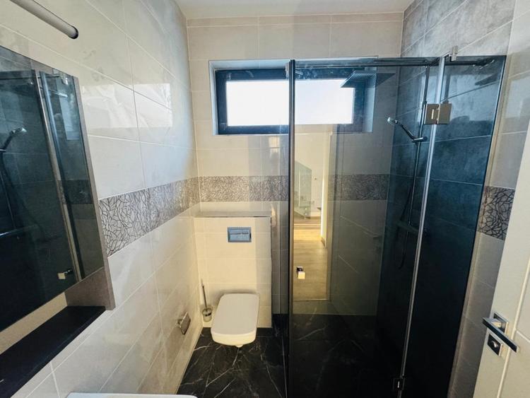 Casă individuală cu 5 camere cu Canalizare în Iris