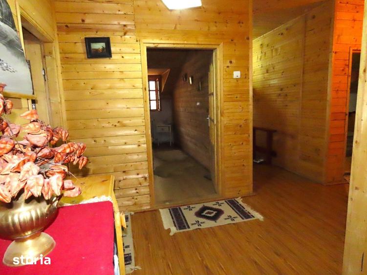 Casă cu 5 camere cu Teren 200 Mp în Moroeni