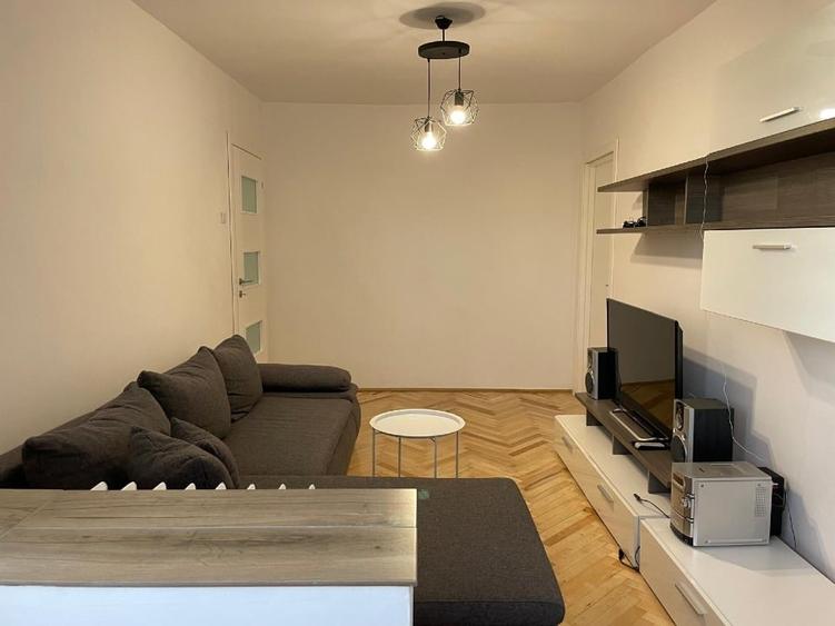 Apartament cu 2 camere semidecomandat în Girocului