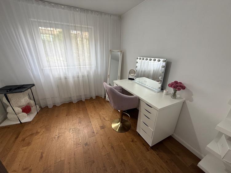 Apartament cu 4 camere semidecomandat în Nufărul