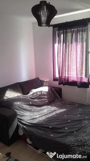 Apartament cu 3 camere semidecomandat în Central