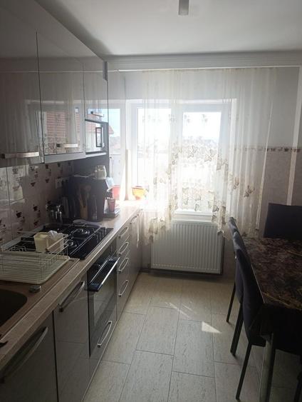 Apartament cu 4 camere decomandat în Cetate