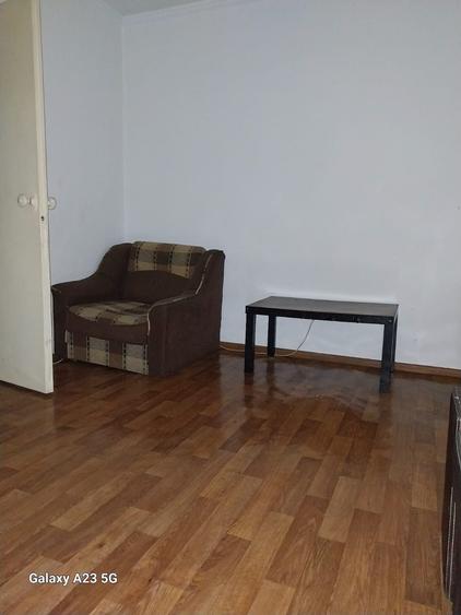 Apartament cu 2 camere semidecomandat în Craiovei