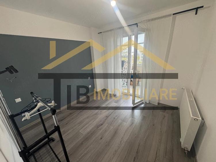 Apartament cu 3 camere semidecomandat în Pandurilor