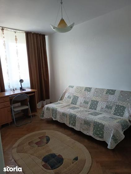 Apartament cu 2 camere semidecomandat, mobilat în Far