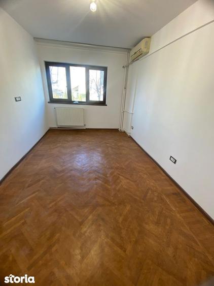 Spațiu comercial, de 50 mp, în Central