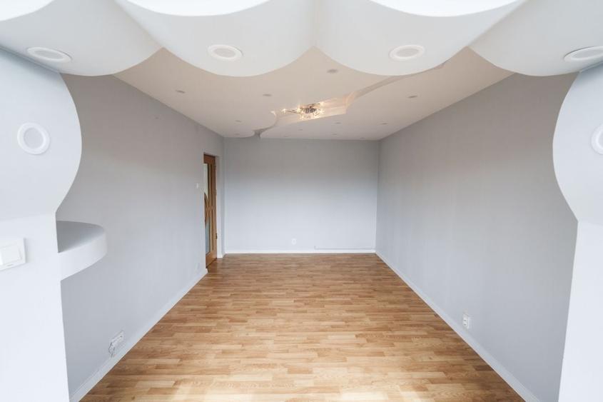 Apartament cu 4 camere decomandat, mobilat în Craiovița Nouă