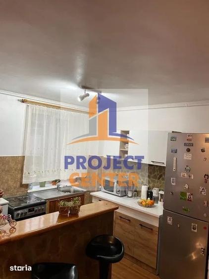 Apartament cu 3 camere semidecomandat, mobilat în Mărășești