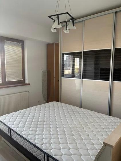 Apartament cu 2 camere semidecomandat, mobilat în 1 Mai