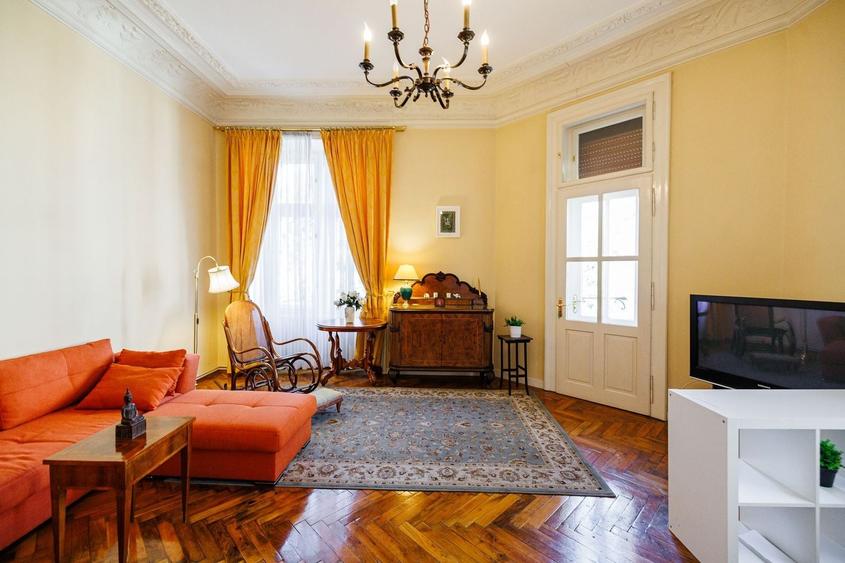 Apartament cu 3 camere semidecomandat, mobilat în Ultracentral