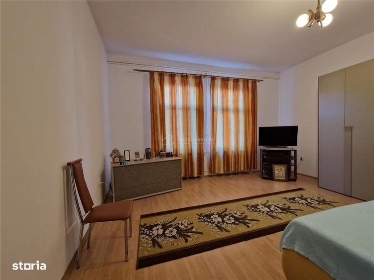 Casă cu 4 camere în Central