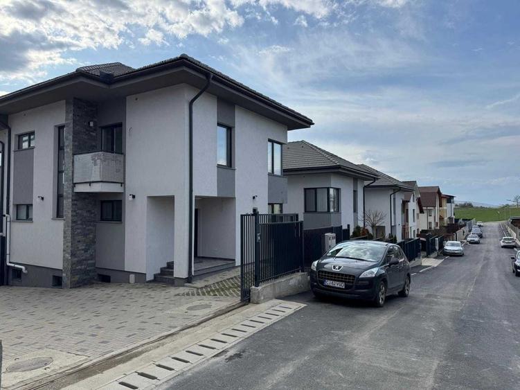 Casă cu 4 camere în Borhanci