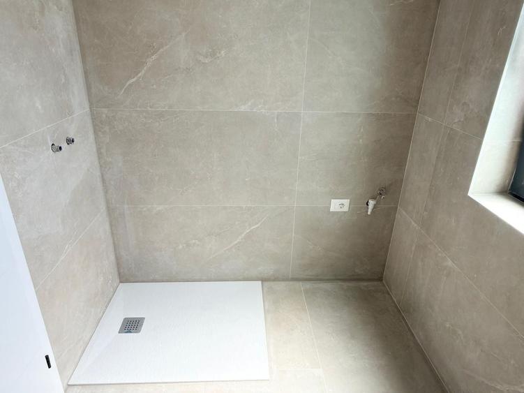 Apartament cu 2 camere decomandat în Torontalului