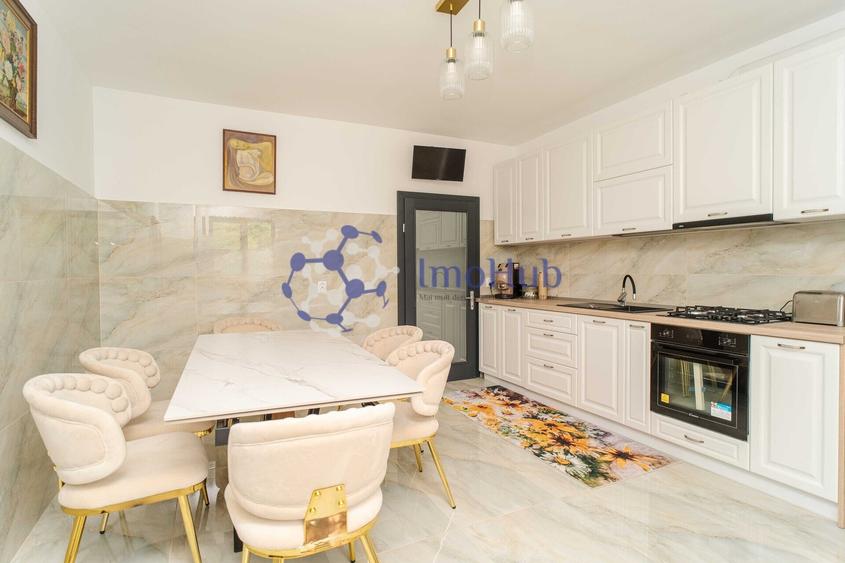 Casă individuală cu 7 camere cu Canalizare în Rediu