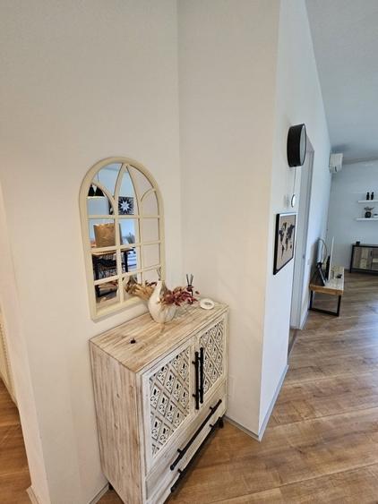 Apartament cu 2 camere decomandat, mobilat în Central