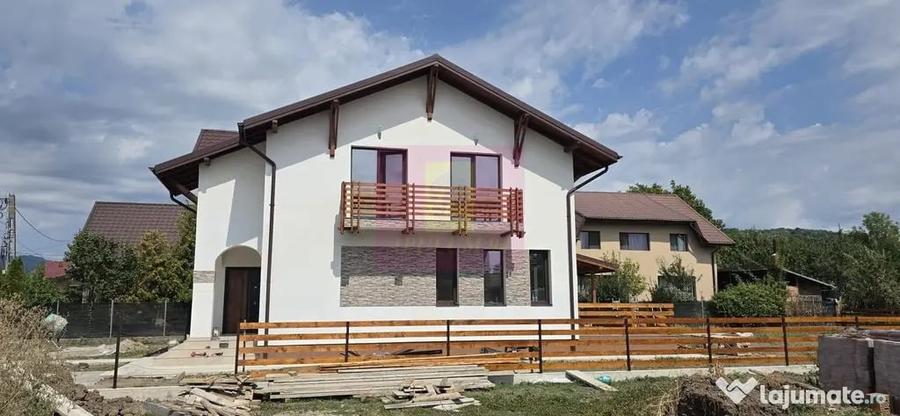 Vila cu 4 camere de vanzare in Brebu - Brebu (Prahova) - 1