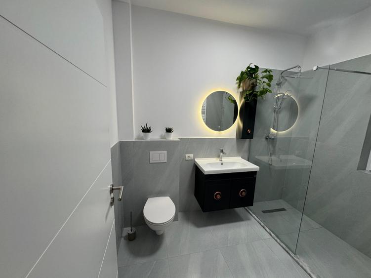 Apartament cu 2 camere decomandat în Central